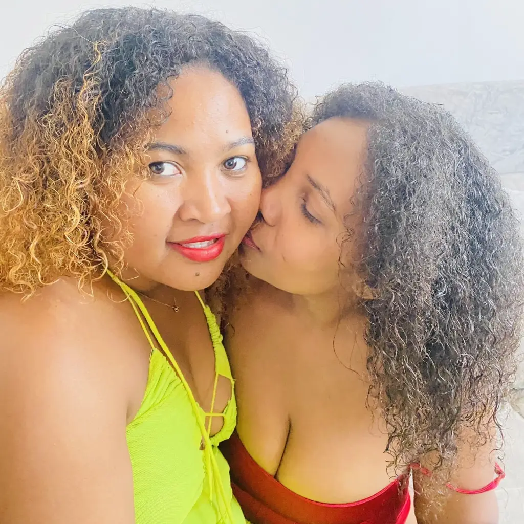 Duo Aria and Daisy Duo Aria and Daisy